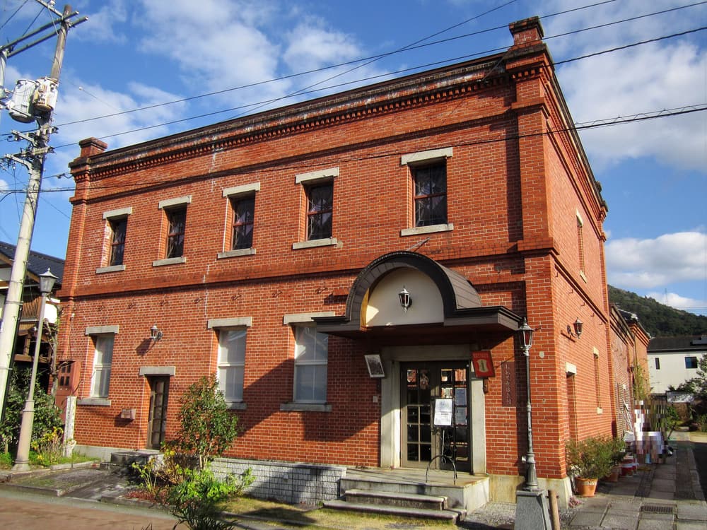 Ozu Red Brick Hall — Ozu