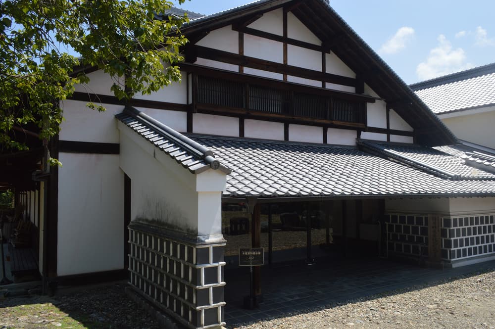 上芳我邸と木蝋資料館 — 内子